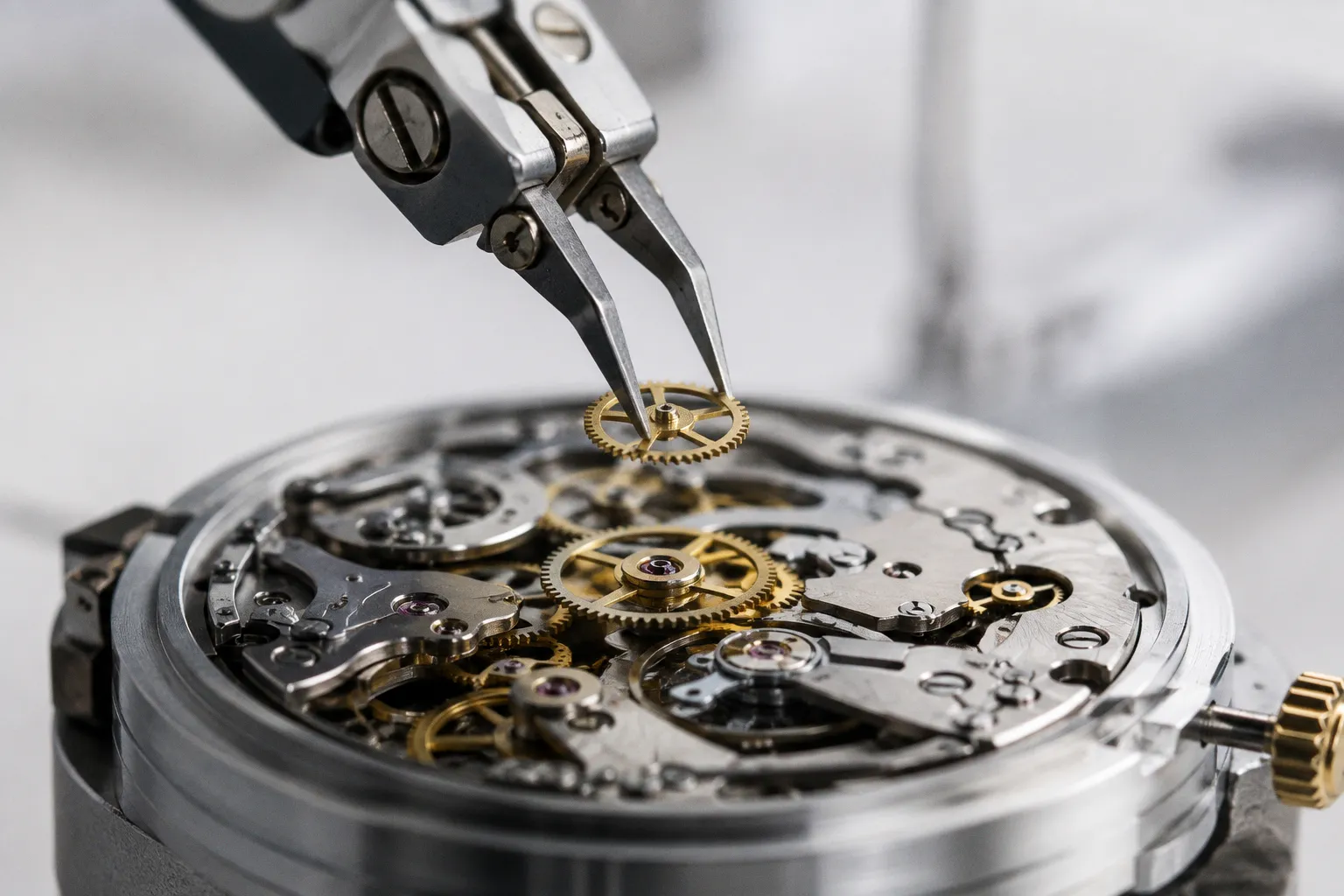 RAG vs Fine-Tuning: Which Fits Your Custom Web App?